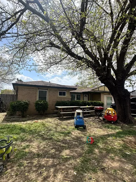 2612 Roberts Cir, Arlington, TX 76010