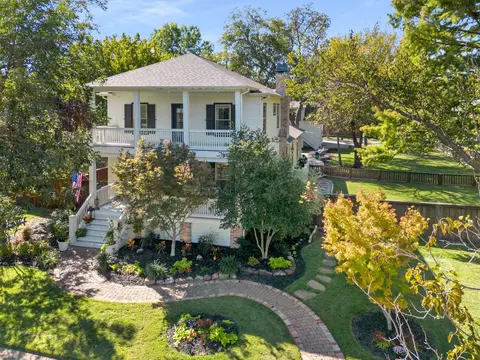 915 Coleman St, Mckinney, TX 75069