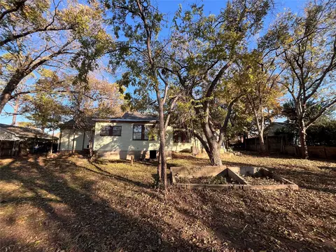 Exterior - 2271 Scripture St, Denton, TX 76201 photo 5 of 8