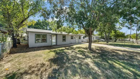 1404 SE 12th St, Mineral Wells, TX 76067