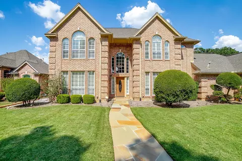 2801 Pomponessett Dr, Arlington, TX 76001