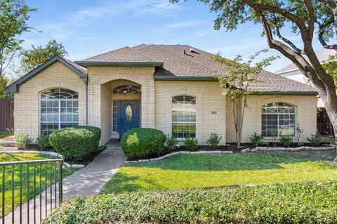 2401 Manchester Dr, Carrollton, TX 75006