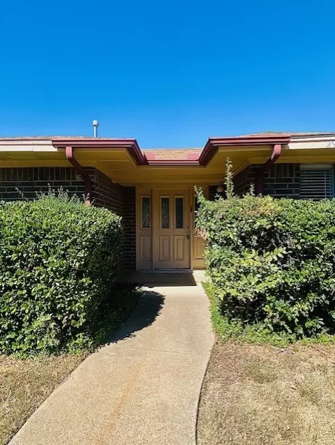 2901 Cross Timbers Dr, Irving, TX 75060