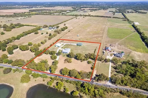 3050 Wolf Front Rd, Van Alstyne, TX 75495
