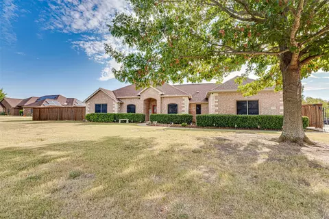 300 Springfield Ln, Red Oak, TX 75154