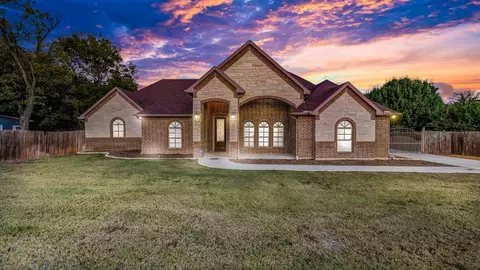 200 Waynell St, White Settlement, TX 76108