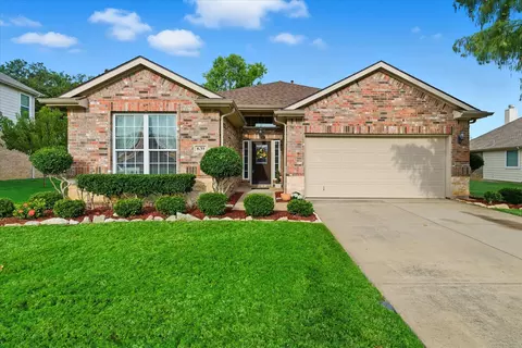 631 Grayson Ln, Lake Dallas, TX 75065