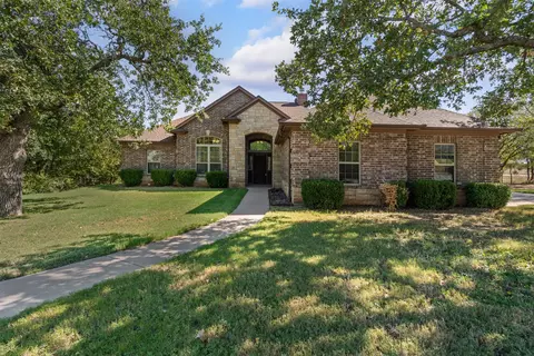 1505 Cross Oaks Ct, Graham, TX 76450