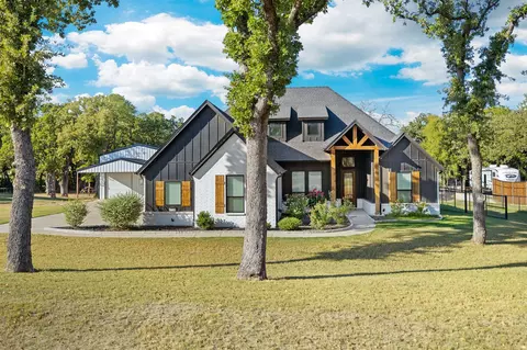 1104 Horizon Trace Dr, Azle, TX 76020