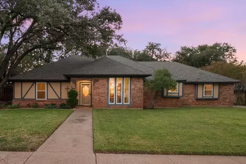1504 Arrowhead Dr, Pantego, TX 76013