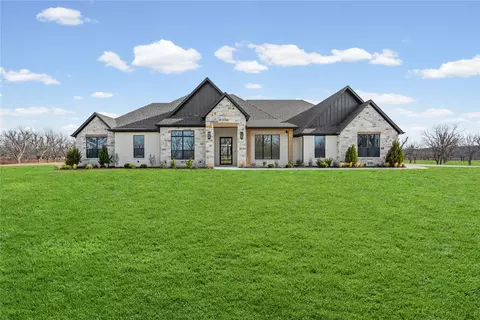 2012 Skylane Dr, Granbury, TX 76049