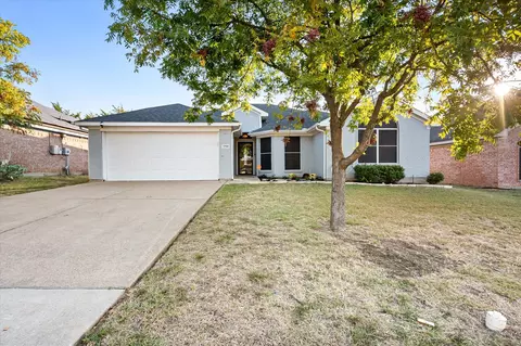 1708 Country Crest Ln, Mansfield, TX 76063