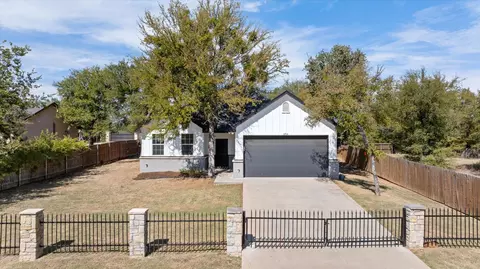 3704 Canyon Rd, Granbury, TX 76049