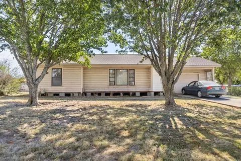 218 E Maple St, Ravenna, TX 75476