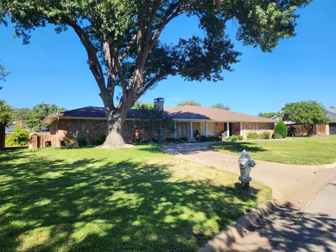 7025 Oakbluff Dr, Dallas, TX 75254