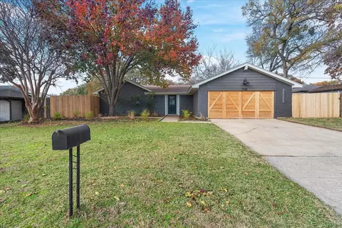 7105 Briardale Dr, North Richland Hills, TX 76182