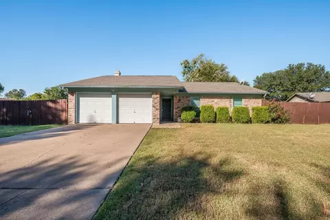 1108 Briar Ct, Benbrook, TX 76126
