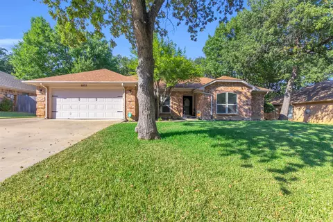 6825 Ridgewood Dr, North Richland Hills, TX 76182