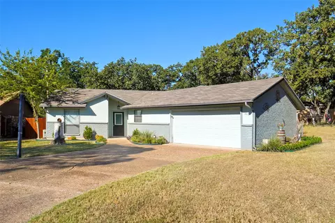 337 Shady Ln, Azle, TX 76020
