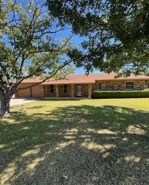 1706 N Trent St N, Goldthwaite, TX 76844