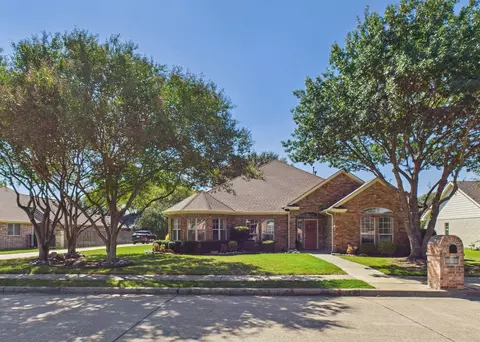 105 Sumner Ln, Waxahachie, TX 75165