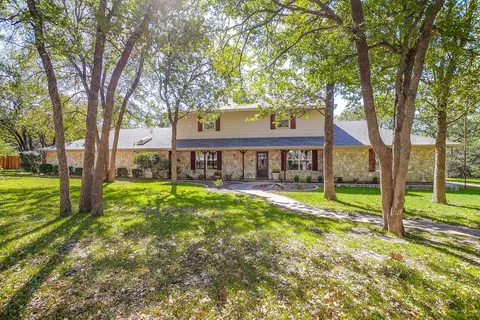422 Woodcreek Ct, Granbury, TX 76049