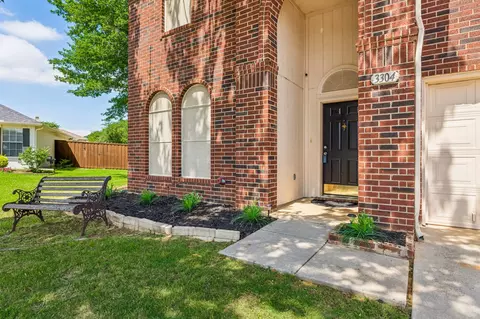 3304 Olympus Ct, Corinth, TX 76210