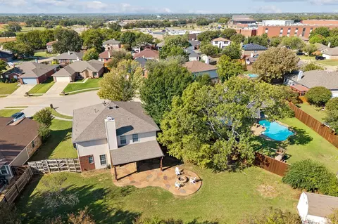 3304 Olympus Ct, Corinth, TX 76210