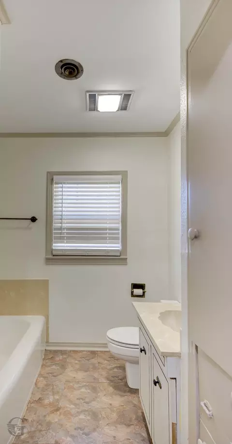 Bath - 1100 Drew Ln, Minden, LA 71055 photo 1 of 2