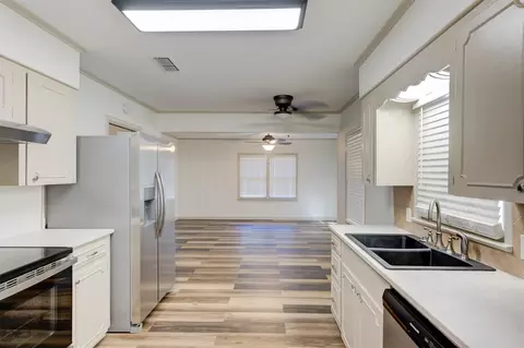 Kitchen - 1100 Drew Ln, Minden, LA 71055 photo 2 of 3