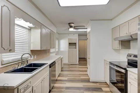 Kitchen - 1100 Drew Ln, Minden, LA 71055 photo 3 of 3