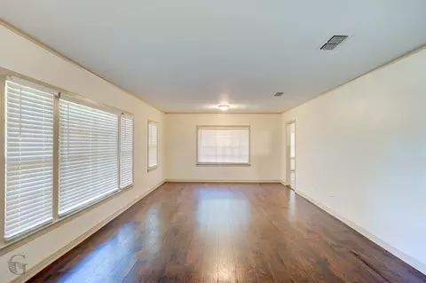 Living - 1100 Drew Ln, Minden, LA 71055 photo 4 of 4