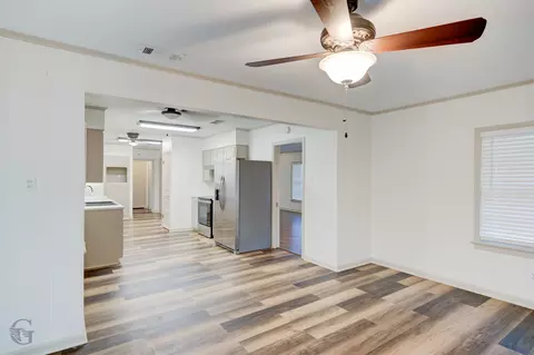 Living - 1100 Drew Ln, Minden, LA 71055 photo 2 of 4