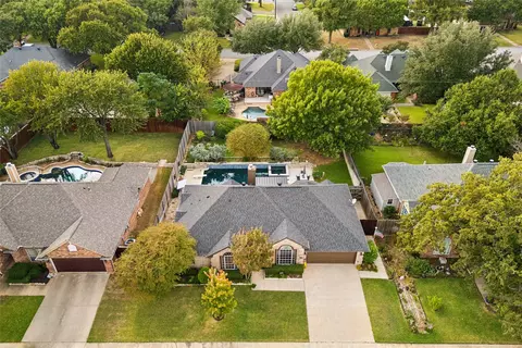 7333 Hidden Oaks Dr, North Richland Hills, TX 76182