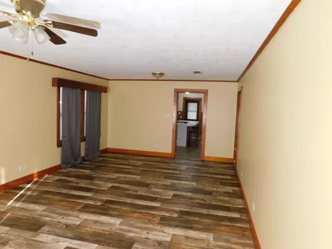 Living - 405 SE 8th St, Springhill, LA 71075 photo 2 of 6