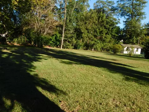 Exterior - 405 SE 8th St, Springhill, LA 71075 photo 4 of 9