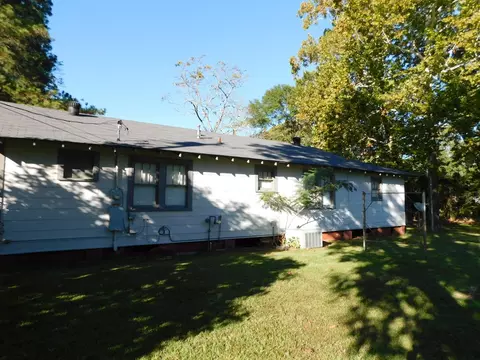Exterior - 405 SE 8th St, Springhill, LA 71075 photo 3 of 9