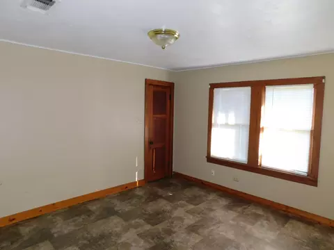 Living - 405 SE 8th St, Springhill, LA 71075 photo 5 of 6