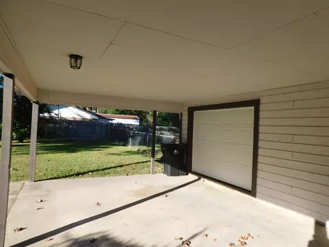 Exterior - 405 SE 8th St, Springhill, LA 71075 photo 8 of 9