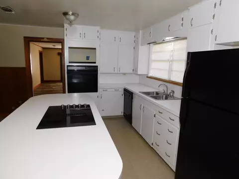 Kitchen - 405 SE 8th St, Springhill, LA 71075 photo 1 of 3