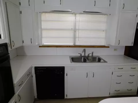 Kitchen - 405 SE 8th St, Springhill, LA 71075 photo 3 of 3