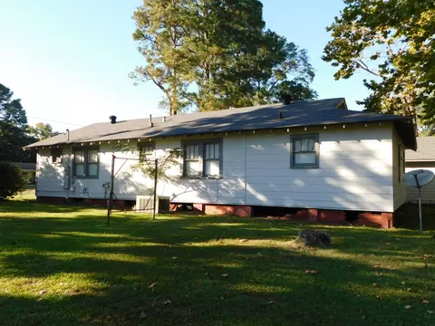Exterior - 405 SE 8th St, Springhill, LA 71075 photo 5 of 9