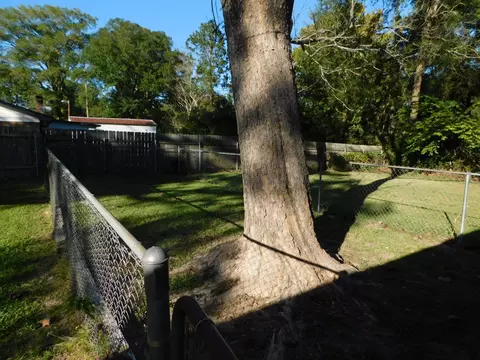 Exterior - 405 SE 8th St, Springhill, LA 71075 photo 9 of 9