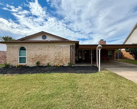 3624 Carriage Hill Dr, Forest Hill, TX 76140