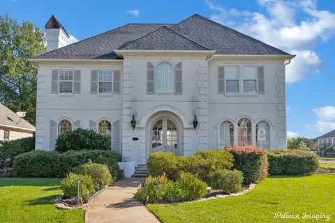 527 Canterbury Ln, Bossier City, LA 71111