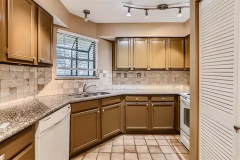 16301 Ledgemont Ln #257, Addison, TX 75001