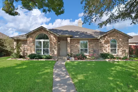 7113 Lo Chalmers Ln, Garland, TX 75043