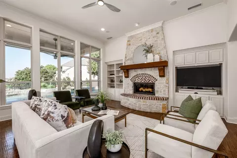 2911 Merlin Dr, Lewisville, TX 75056