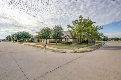621 Daniel Dr, Burleson, TX 76028