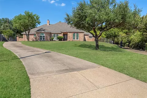 111 Creek Side Ct, Kennedale, TX 76060